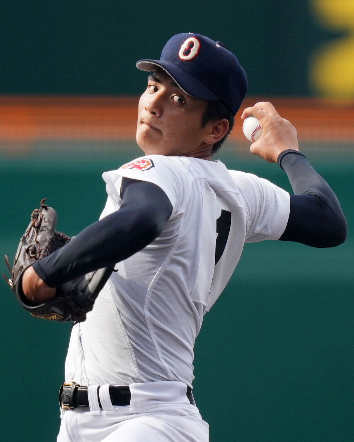 慶応対沖縄尚学　力投する沖縄尚学・東恩納（撮影・横山健太）