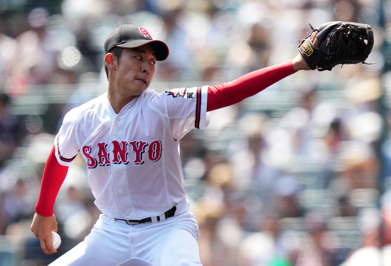 神村学園対おかやま山陽　力投するおかやま山陽先発の西野（撮影・横山健太）