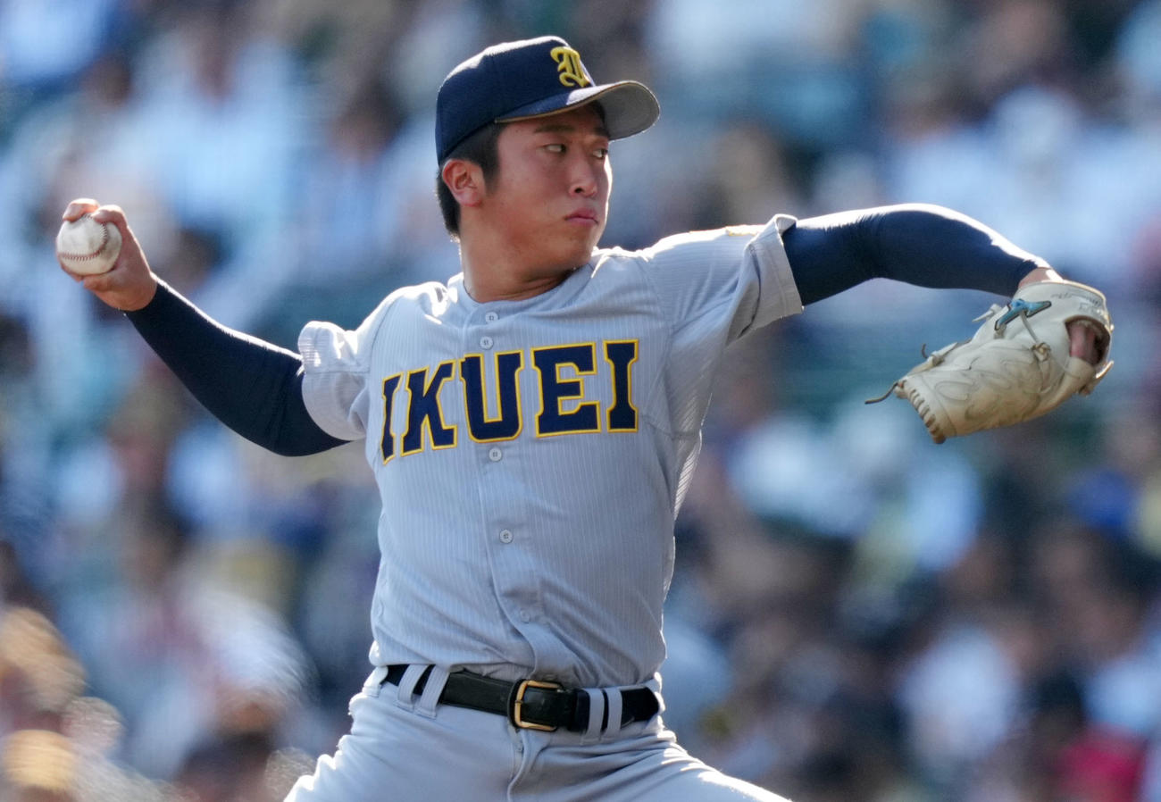 仙台育英対花巻東　力投する仙台育英先発の湯田（撮影・横山健太）