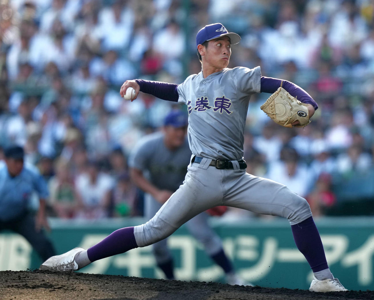 仙台育英対花巻東　力投する花巻東先発の小松（撮影・横山健太）