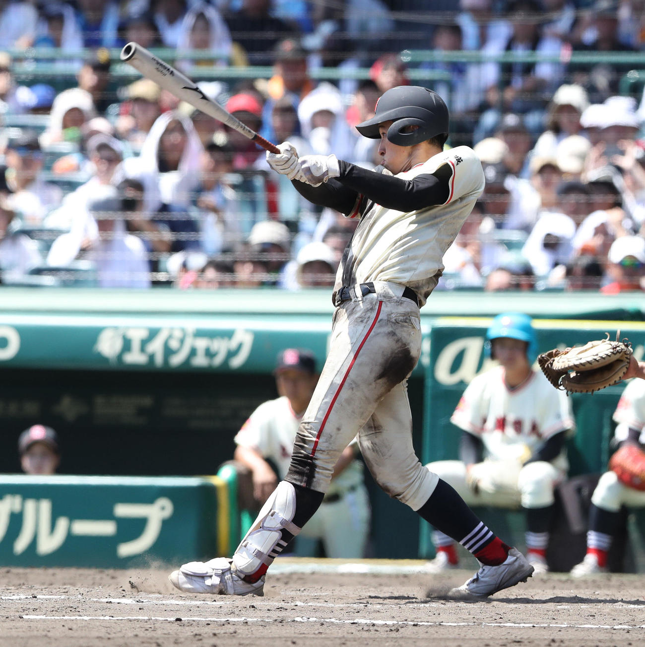 土浦日大対八戸学院光星　9回表土浦日大無死、松田は中越え本塁打を放つ（撮影・白石智彦）