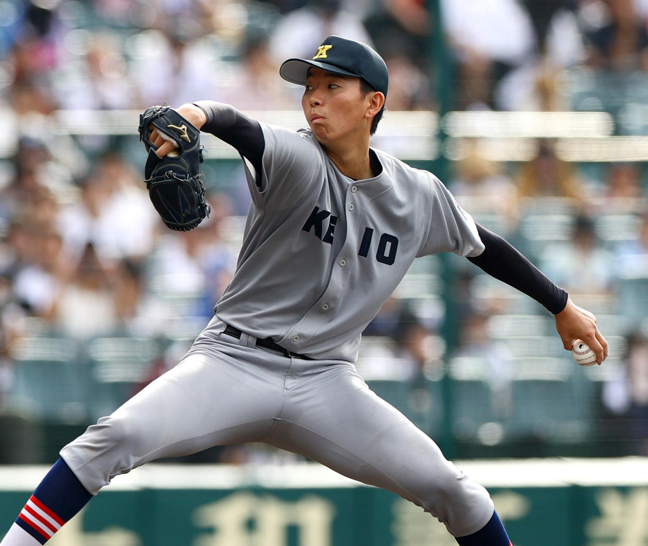 慶応対沖縄尚学　慶応先発の鈴木（撮影・上山淳一）