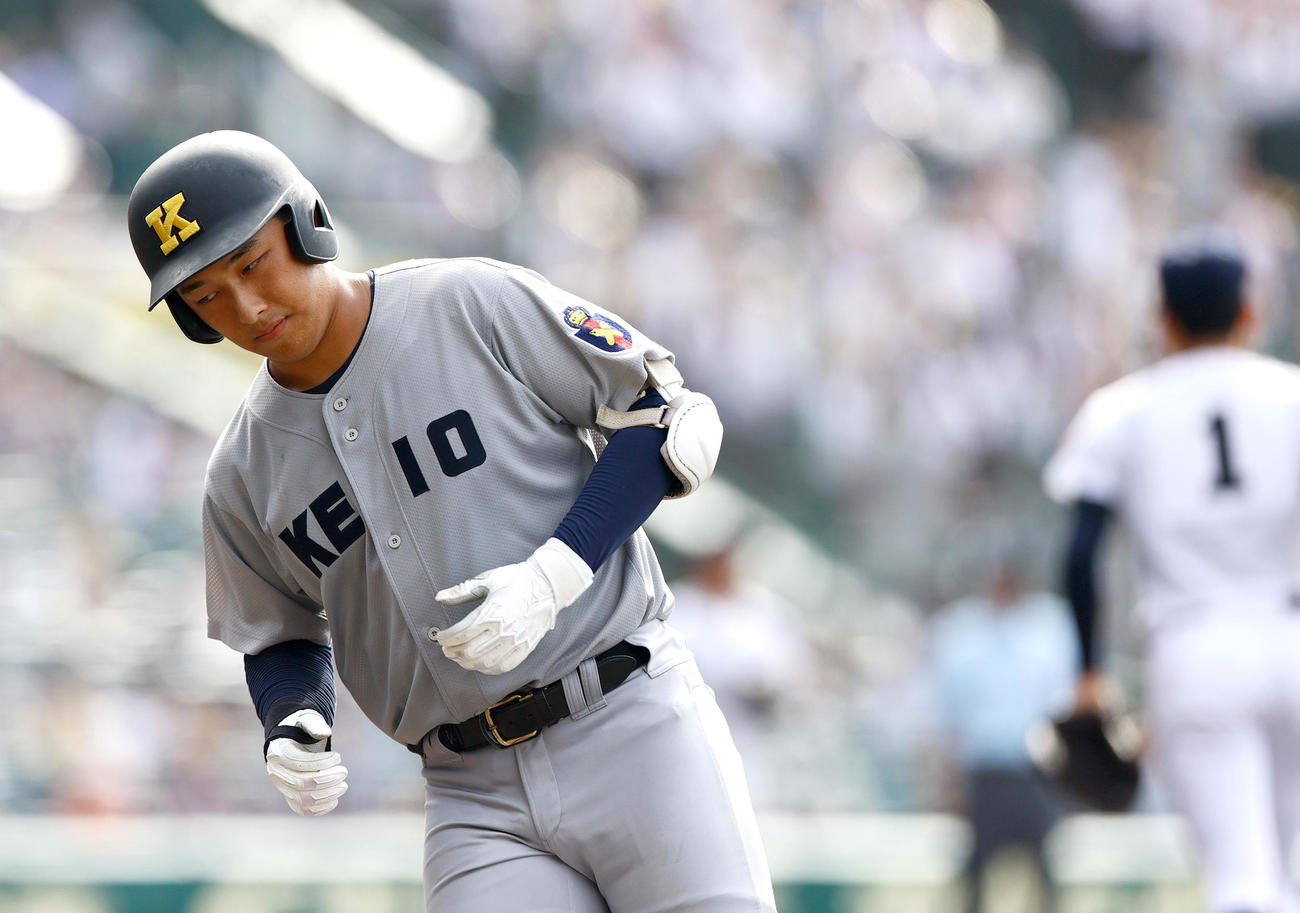 慶応対沖縄尚学　6回表慶応無死、清原は投ゴロに倒れる（撮影・上山淳一）