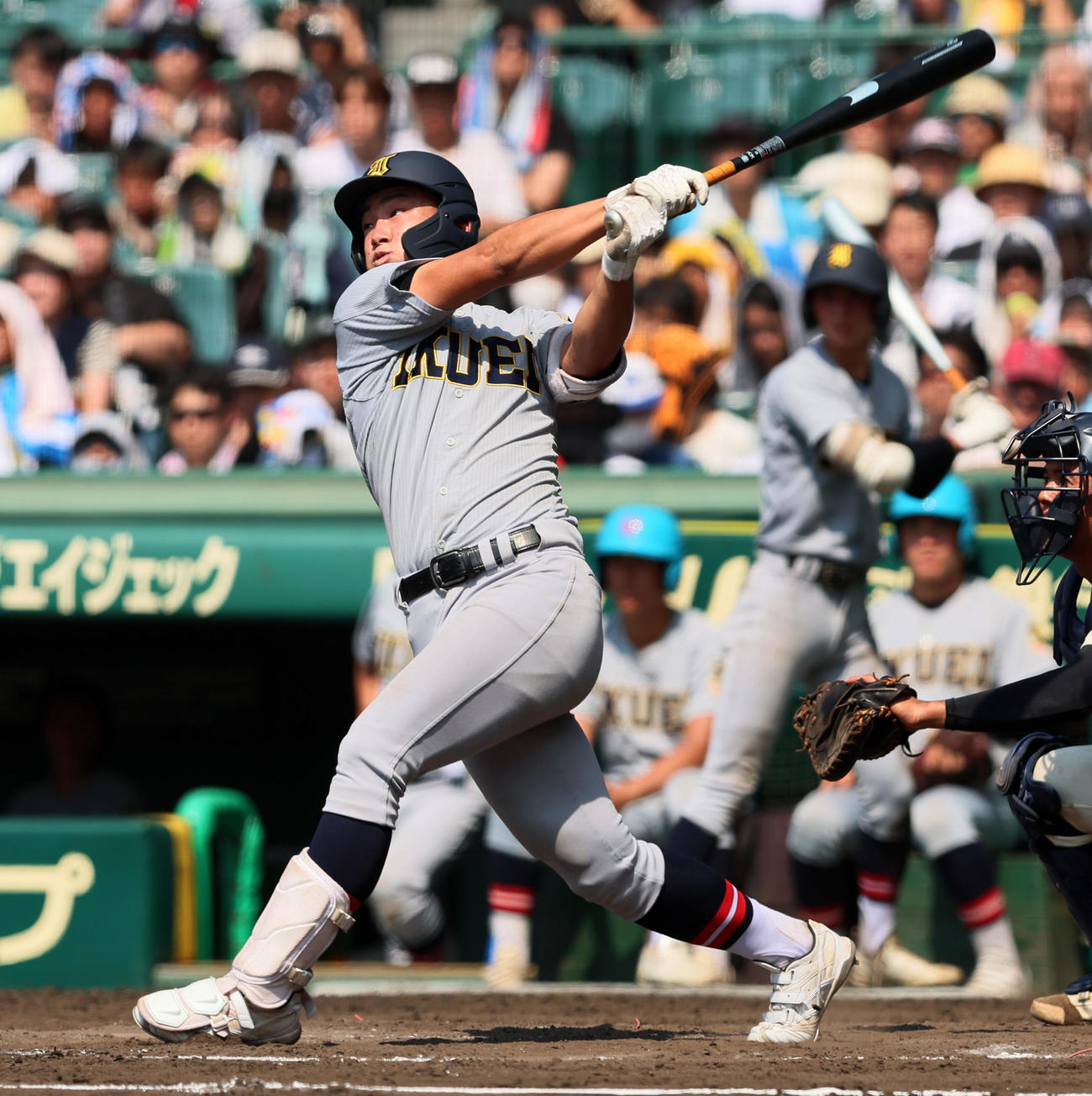 神村学園対仙台育英　3回裏仙台育英1死一、三塁、鈴木は中越え3点本塁打を放つ（撮影・加藤哉）