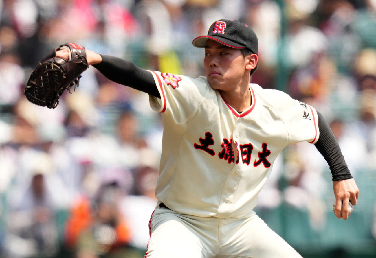 土浦日大対慶応　3回裏途中から登板した土浦日大・藤本（撮影・横山健太）