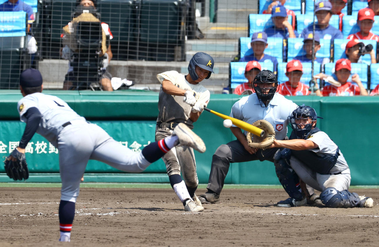 神村学園対仙台育英　5回表神村学園2死二塁、増田は右前適時打を放つ（撮影・上山淳一）