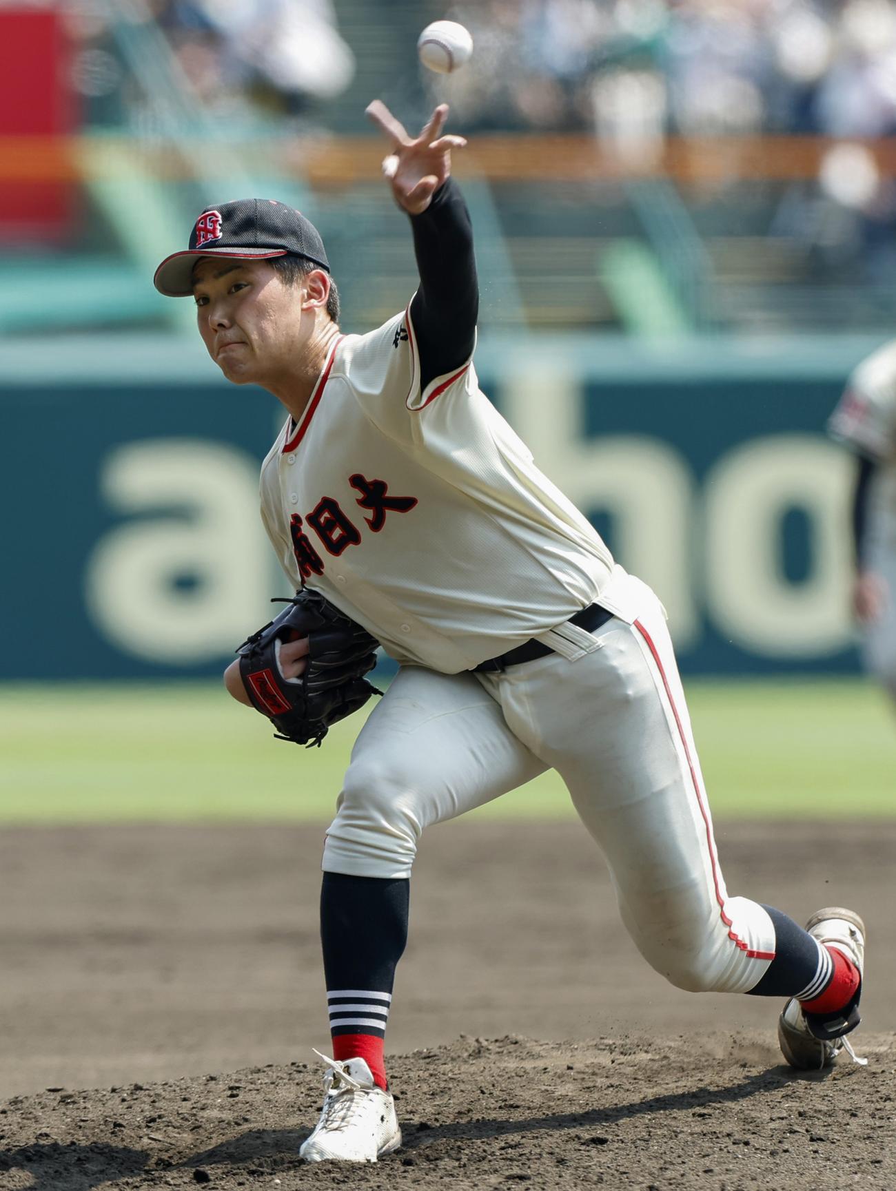 慶応戦の3回途中から2番手で登板した土浦日大・藤本（共同）