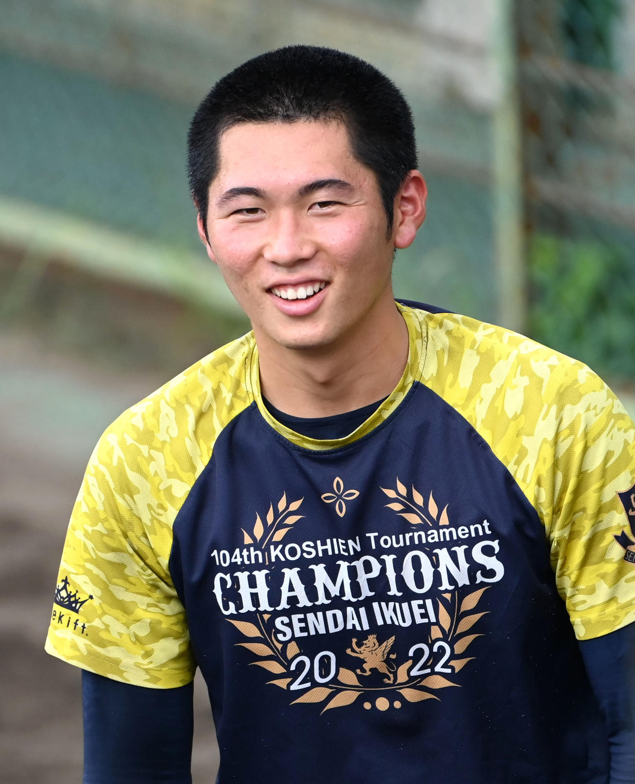 バッティング練習をする仙台育英・尾形（撮影・石井愛子）