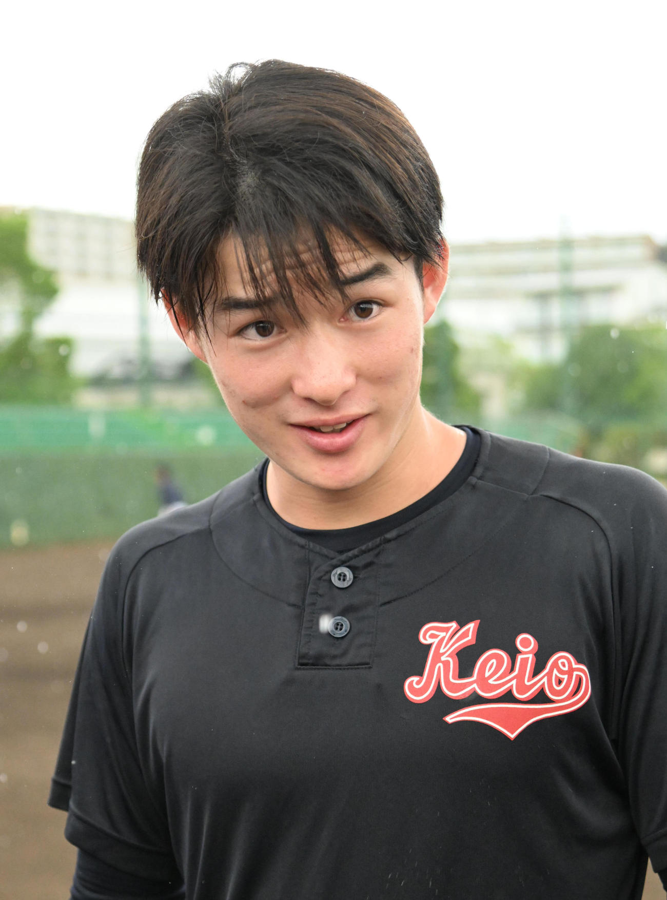 報道陣の質問に答える慶応・丸田（撮影・石井愛子）