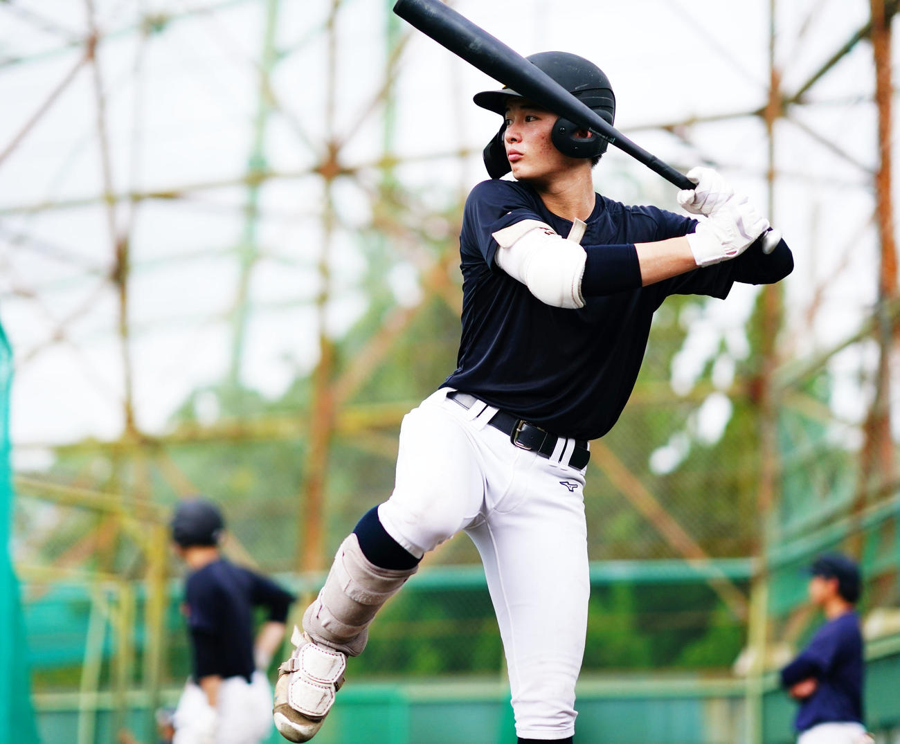 打撃練習をする慶応・丸田（撮影・横山健太）