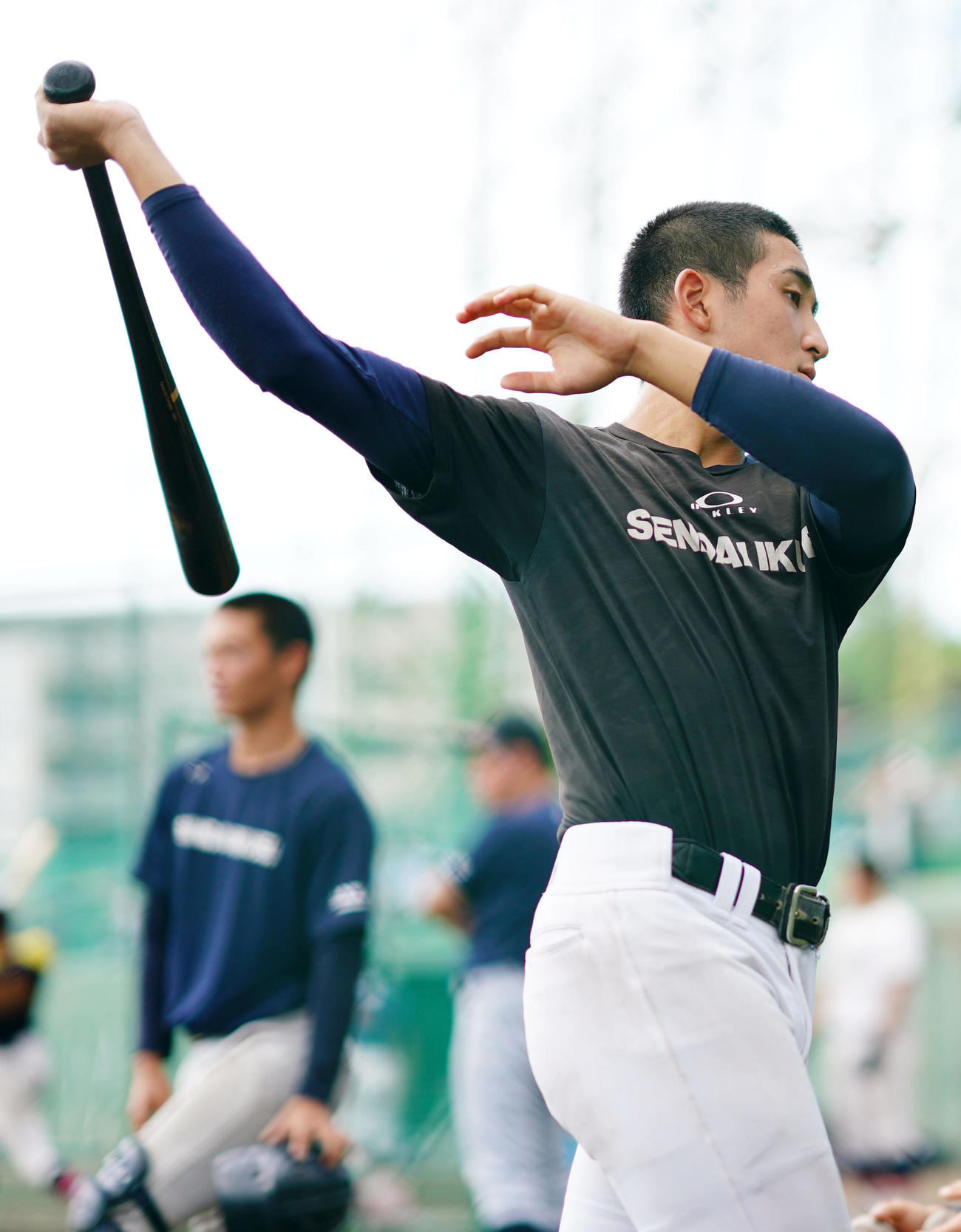 打撃練習をする仙台育英・橋本（撮影・横山健太）