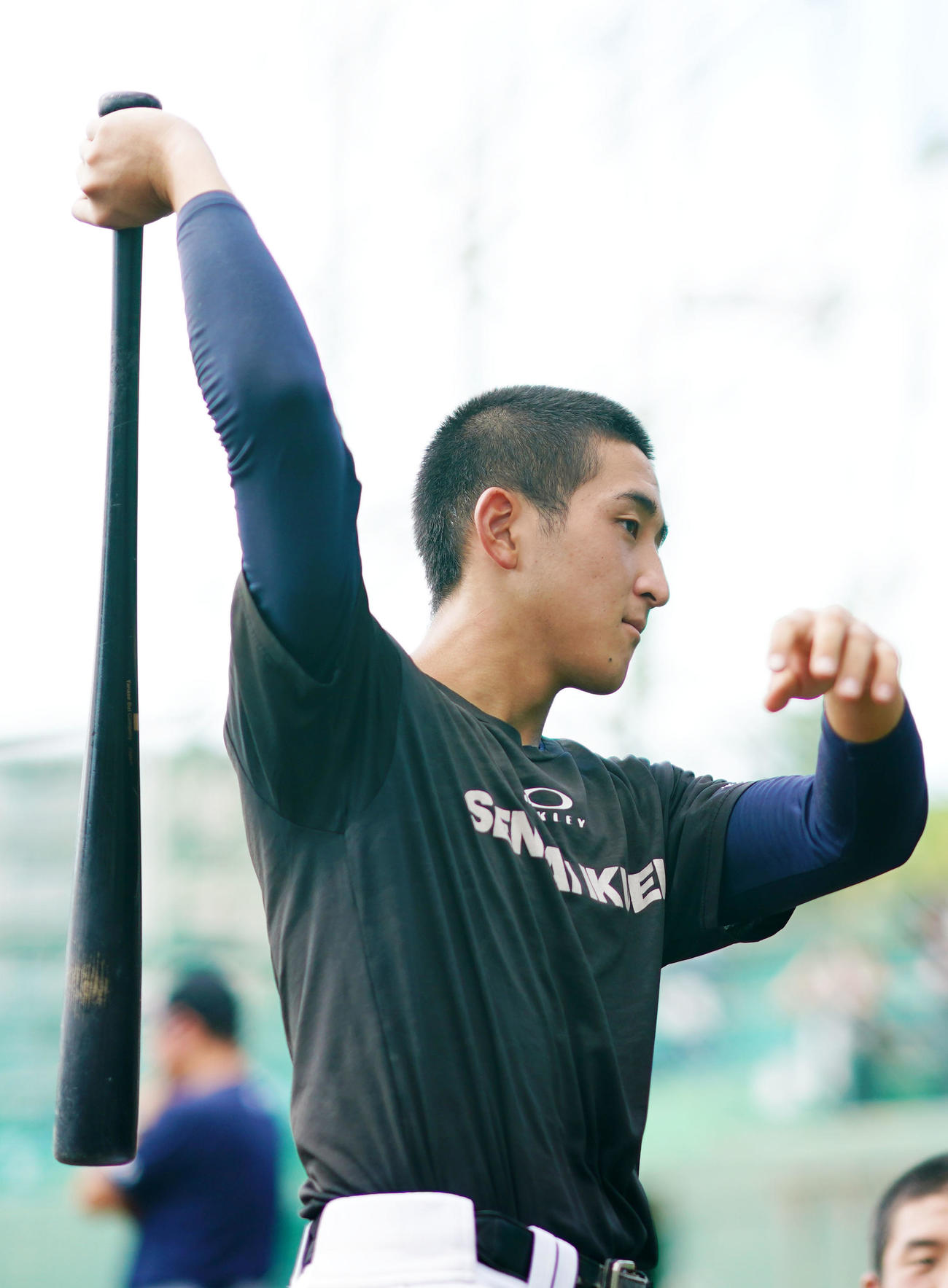 打撃練習をする仙台育英・橋本（撮影・横山健太）