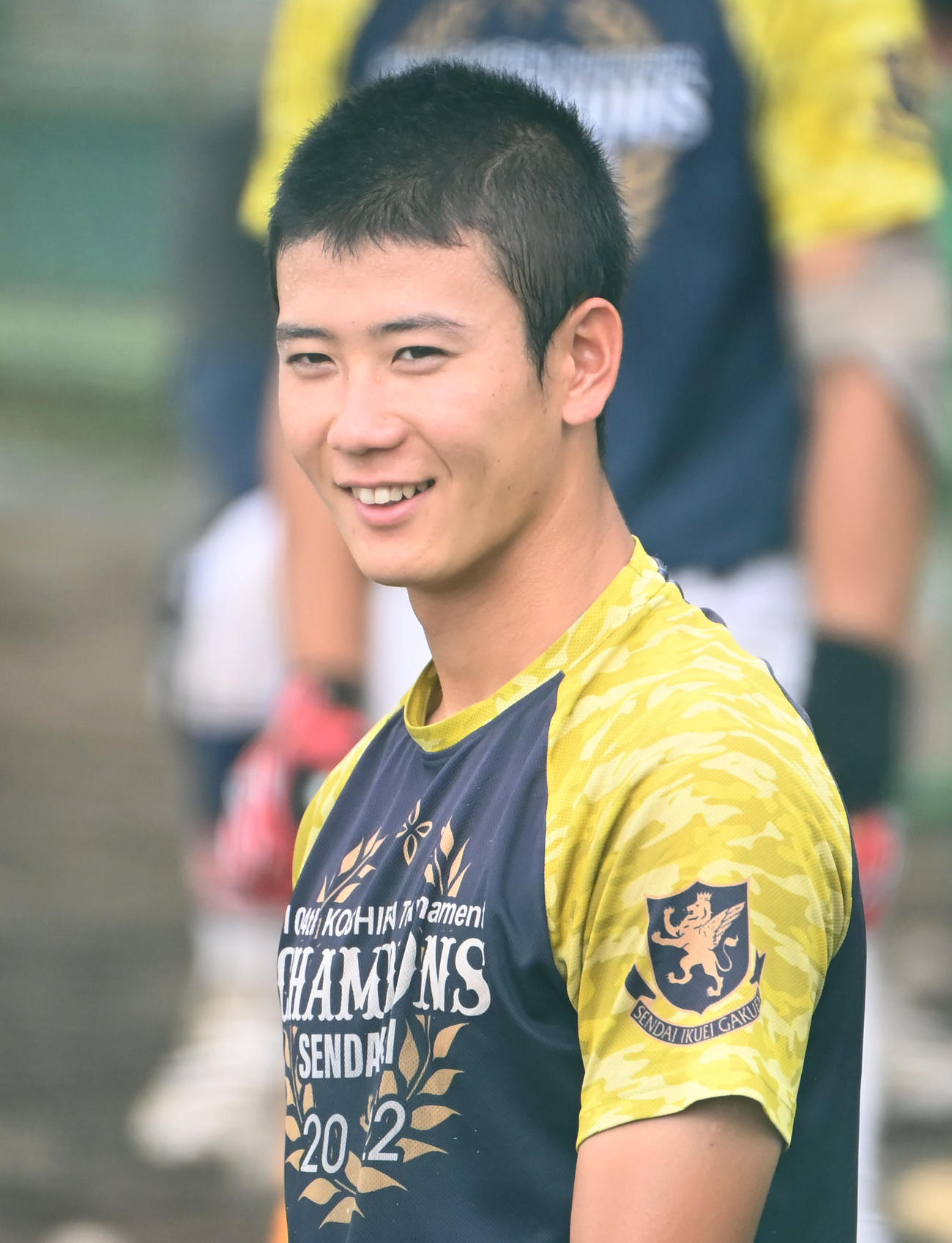 練習の合間に笑顔を見せる仙台育英・山田主将（撮影・石井愛子）