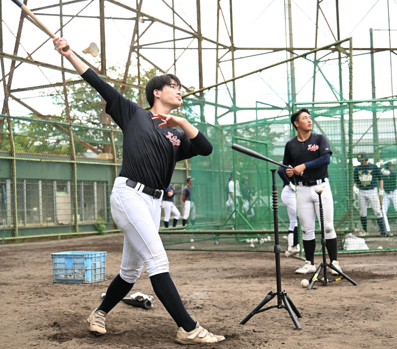 バッティング練習をする慶応・丸田（左）と清原（撮影・石井愛子）