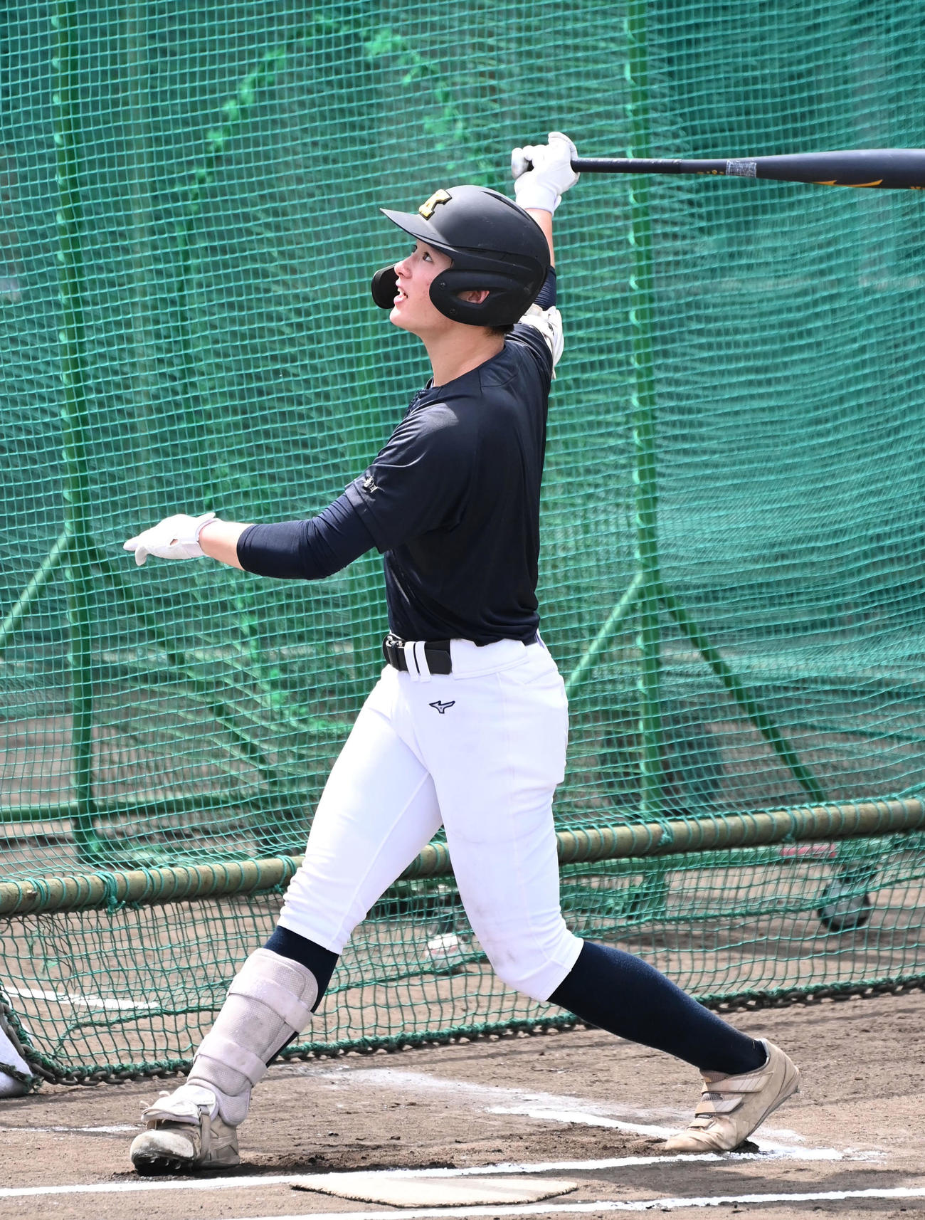 バッティング練習をする慶応・丸田（撮影・石井愛子）