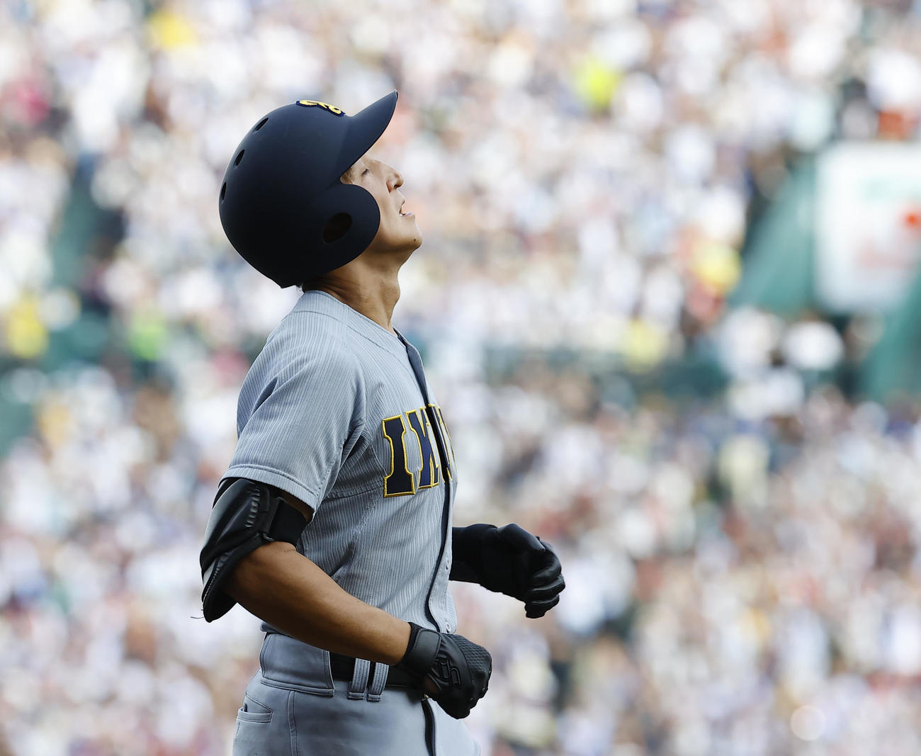 慶応対仙台育英　7回裏仙台育英2死二塁、遊ゴロに倒れた橋本（撮影・藤尾明華）