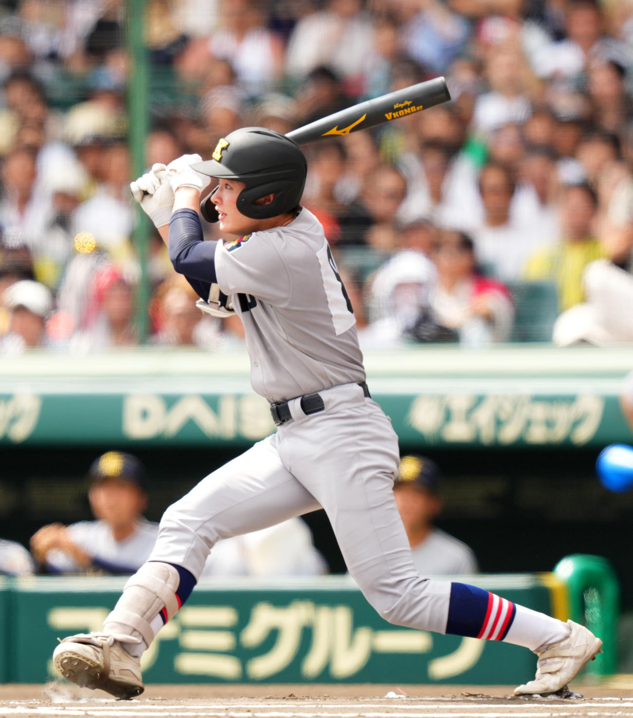 慶応対仙台育英　1回表慶応無死、右越え本塁打を放つ丸田（撮影・横山健太）