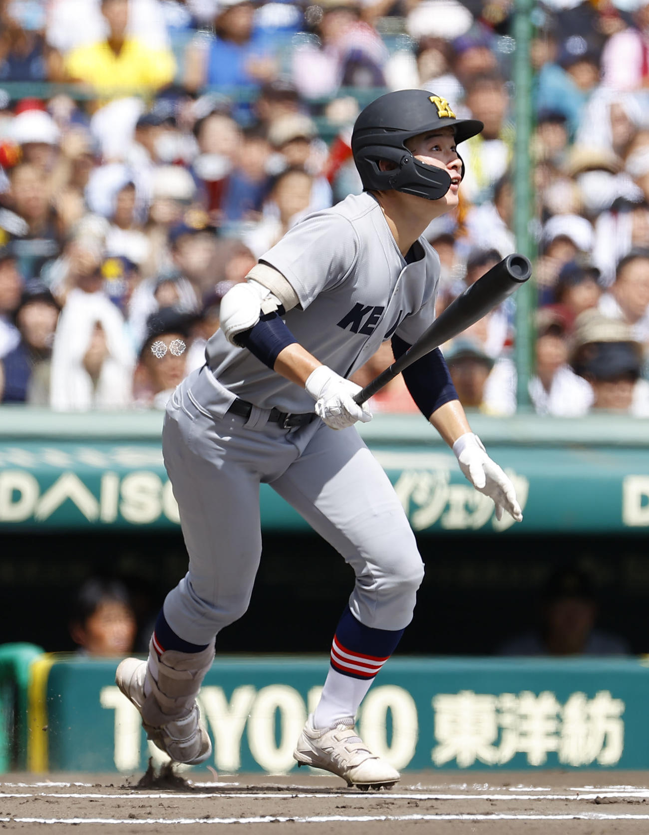 慶応対仙台育英　1回表慶応無死、丸田は右越えに先頭打者本塁打を放つ（撮影・藤尾明華）