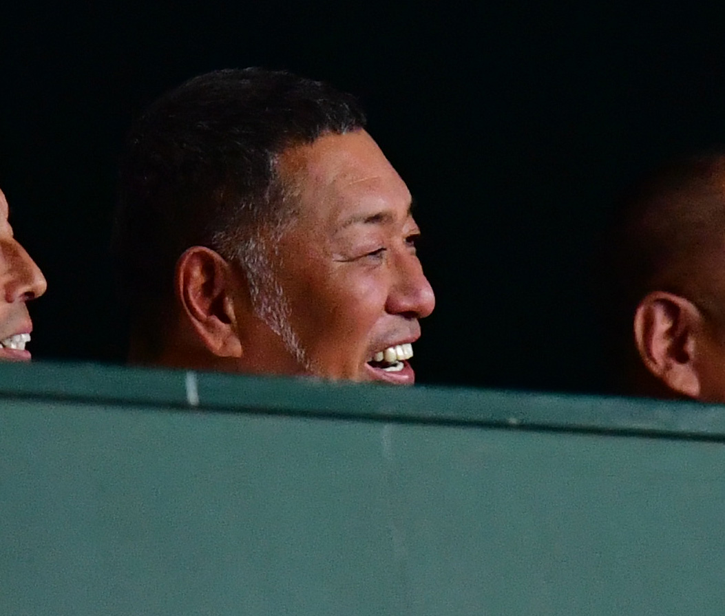 慶応対仙台育英　慶応優勝に笑顔をみせる清原和博氏