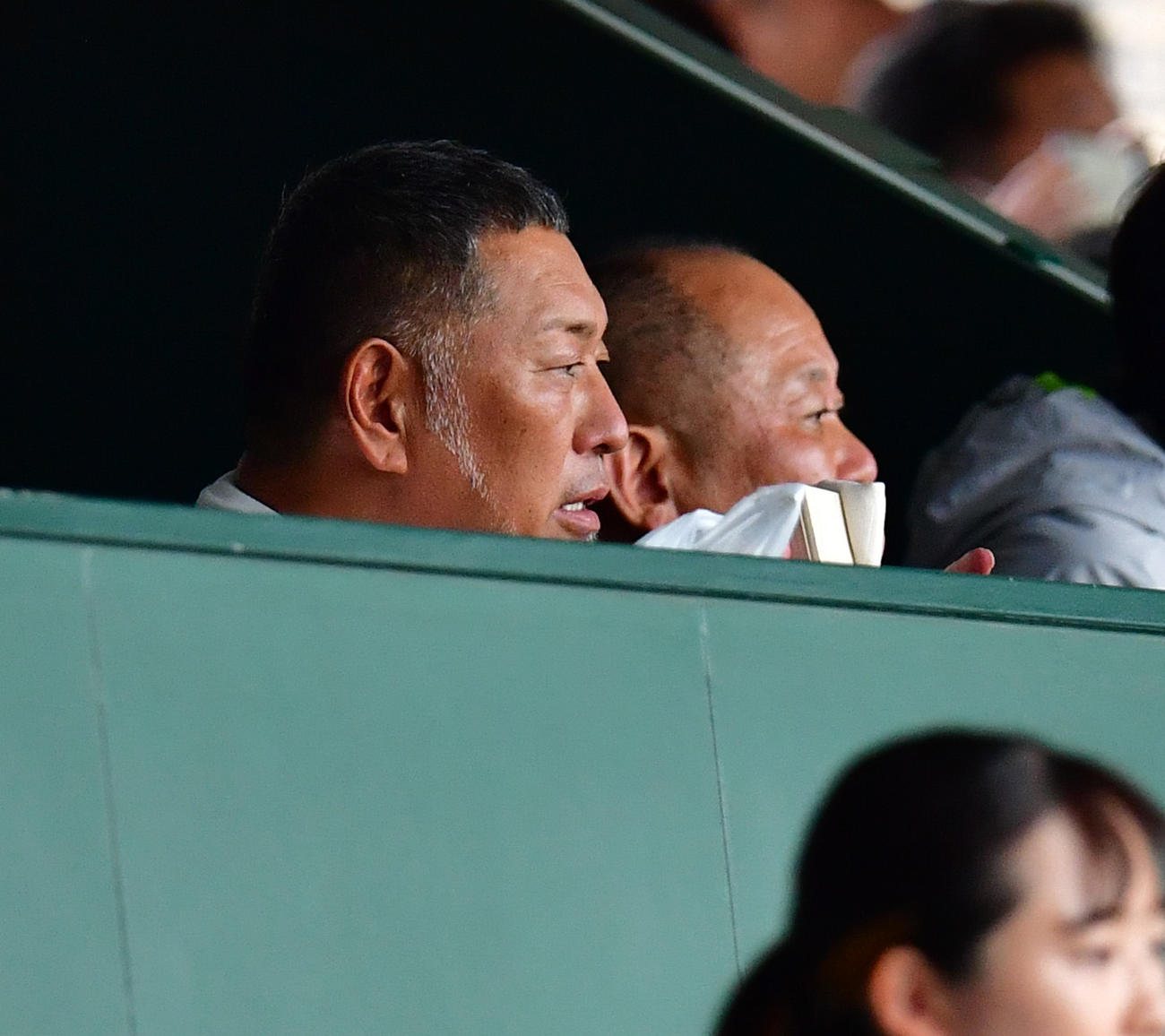 慶応対仙台育英　9回表慶応、清原勝児の打席をみつめる清原和博氏