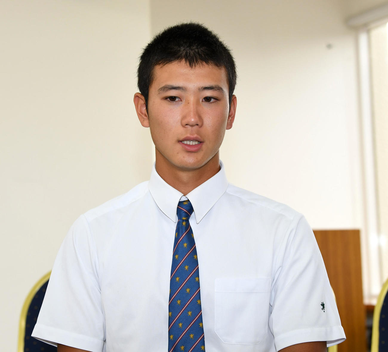 慶応との決勝戦から一夜明け、記者の質問に答える仙台育英・山田主将（撮影・前岡正明）