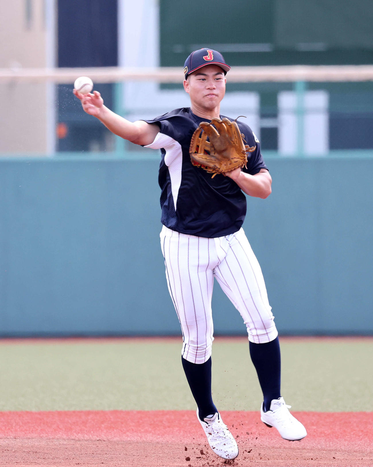 守備練習するU18日本代表・緒方（撮影・鈴木正人）