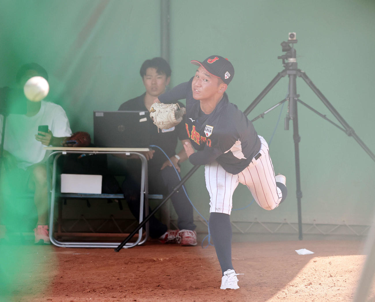 ブルペン投球するU18日本代表・武田（撮影・鈴木正人）