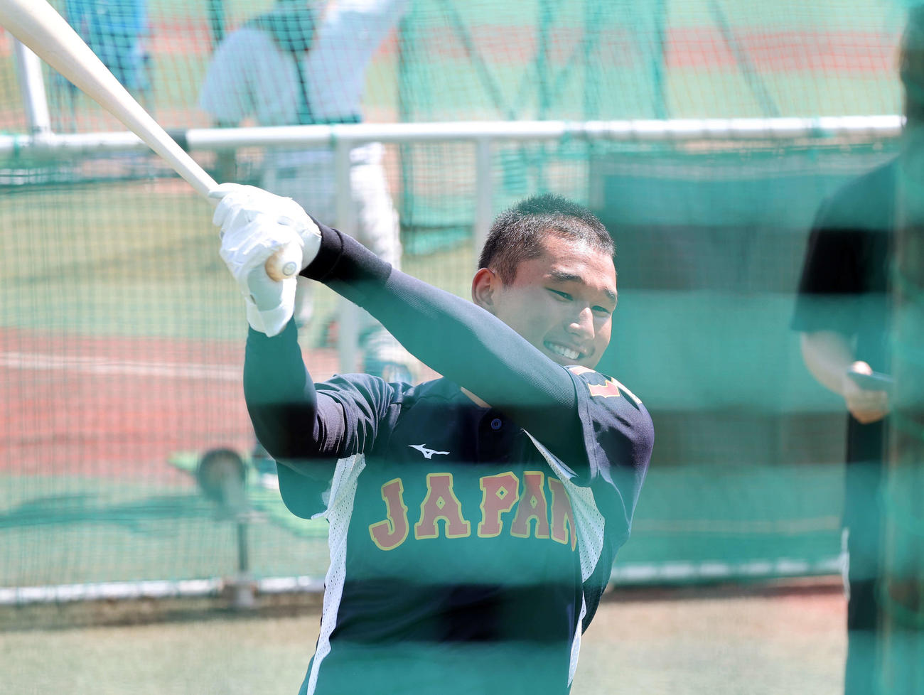 ティー打撃するU18日本代表・武田（撮影・鈴木正人）