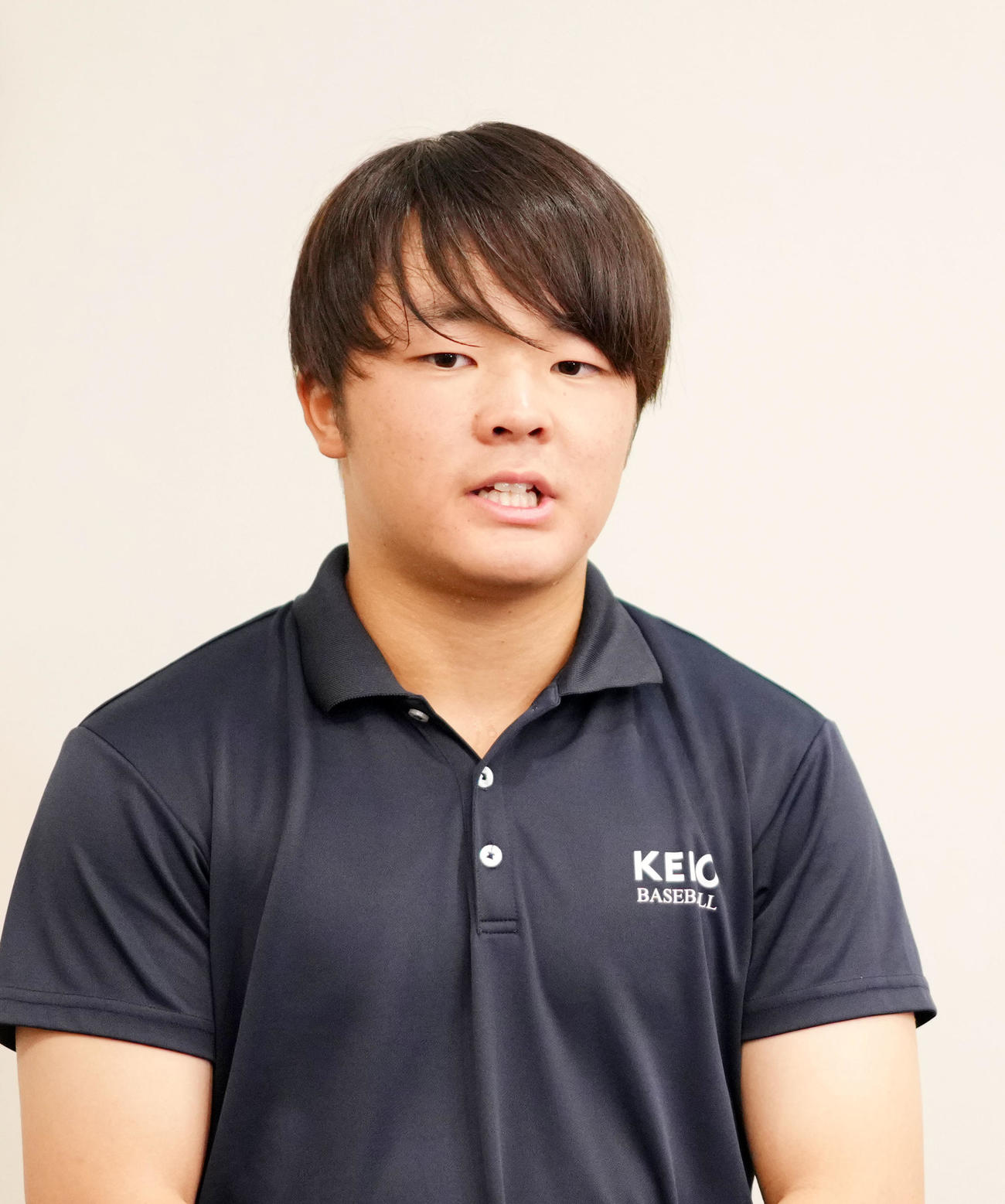 優勝から一夜明け、喜びを語る慶応・大村主将（撮影・横山健太）