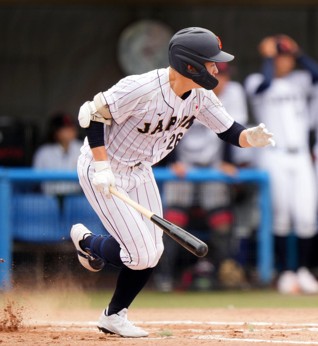 駒大対U18日本代表　5回裏U18日本代表1死一塁、左前打を放つ丸田（撮影・横山健太）