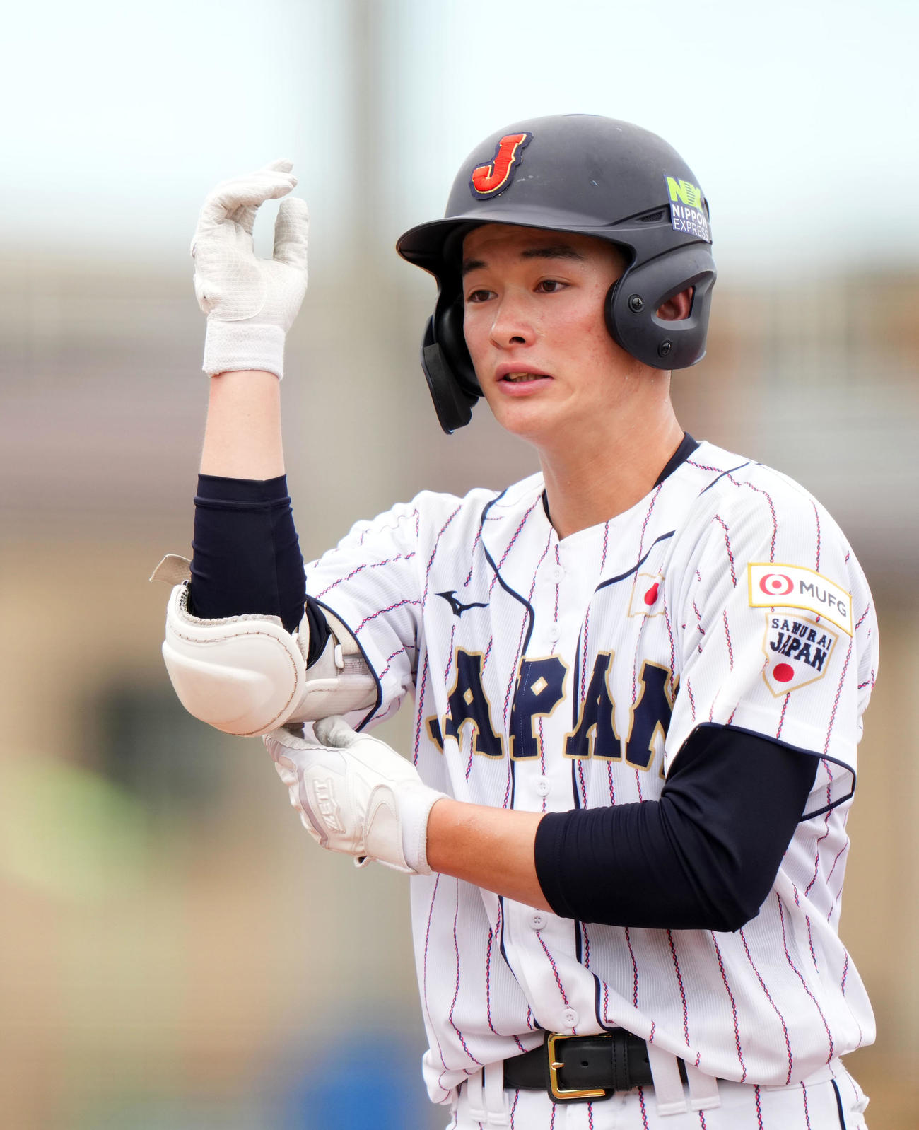 駒大対U18日本代表　5回裏U18日本代表1死一塁、左前打を放つ丸田（撮影・横山健太）