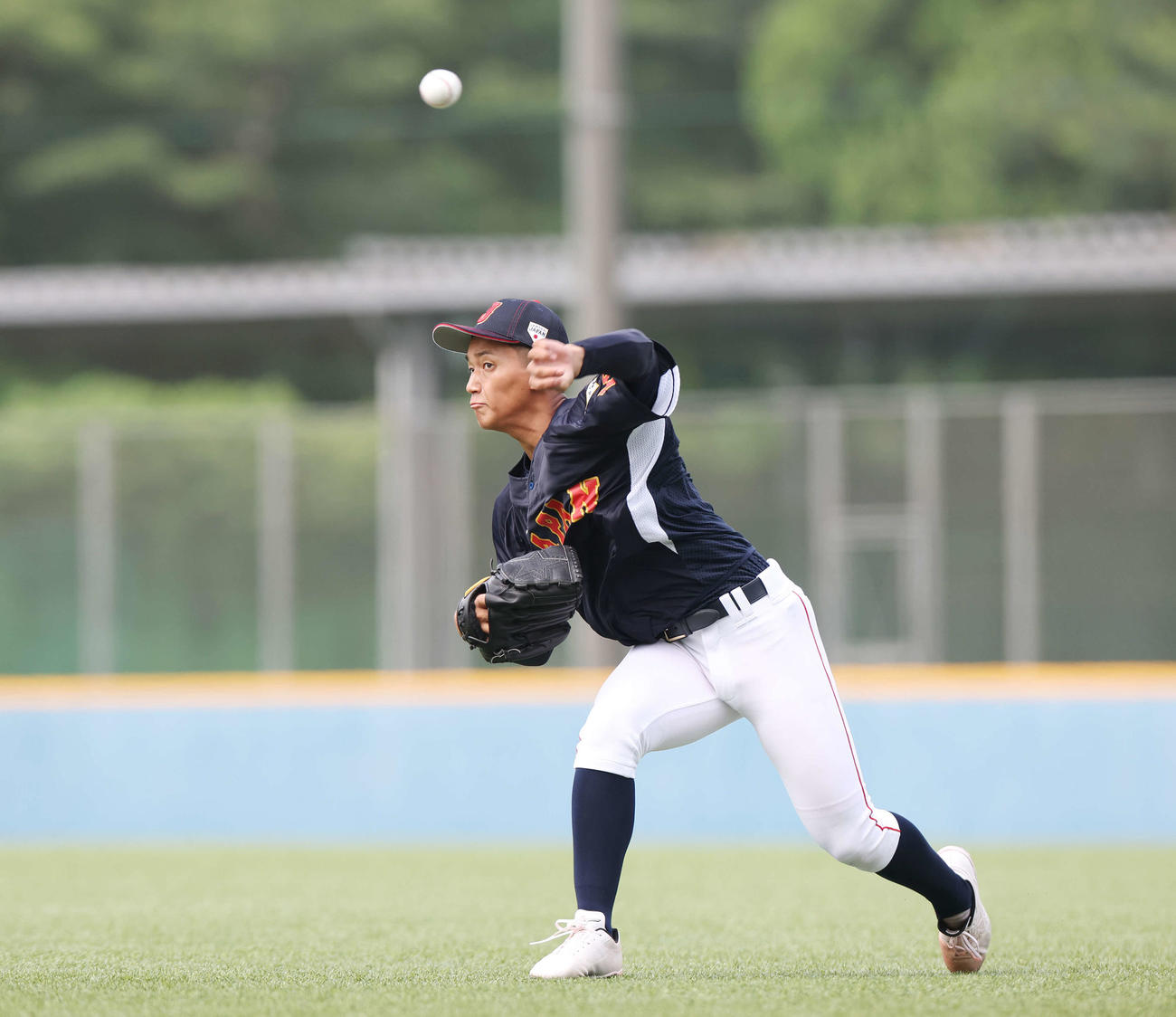 キャッチボールするU18日本代表・前田（撮影・宮地輝）