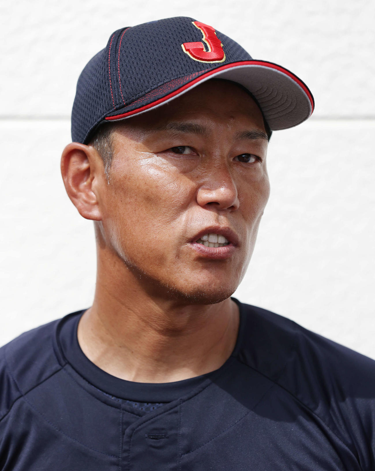 取材に応じるU12日本代表・井端監督（撮影・宮地輝）