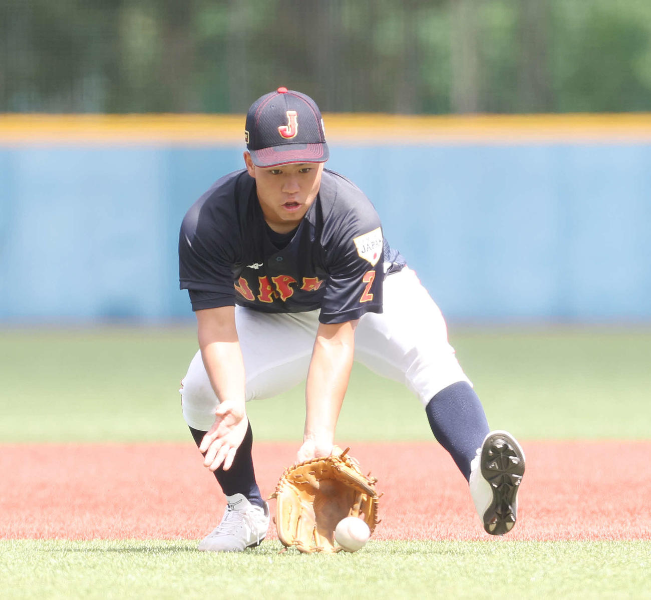 ノックを受けるU18日本代表・緒方（撮影・宮地輝）