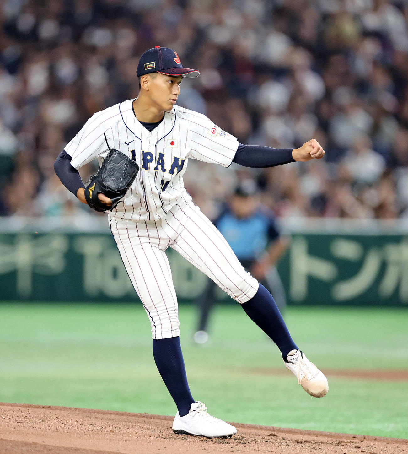 高校日本代表対大学日本代表　力投する高校日本代表先発の前田（撮影・鈴木正人）