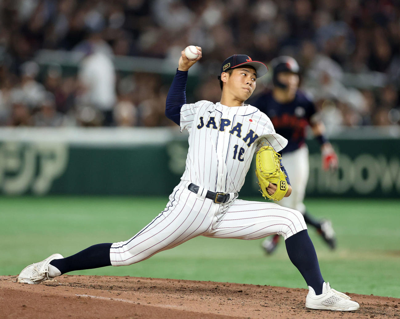 高校日本代表対大学日本代表　力投する高校日本代表4番手の安田（撮影・鈴木正人）