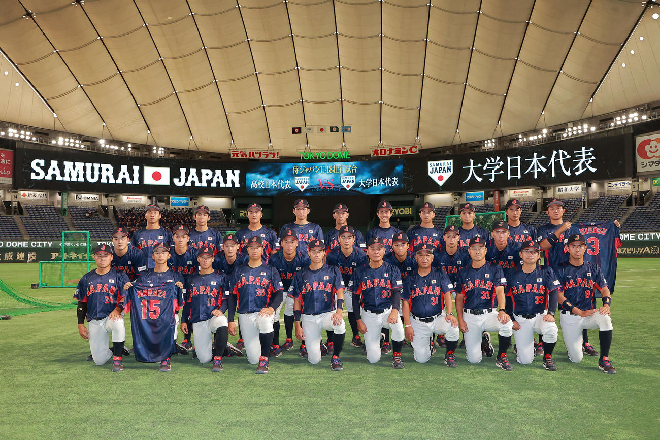 写真に納まる大学日本代表の選手たち