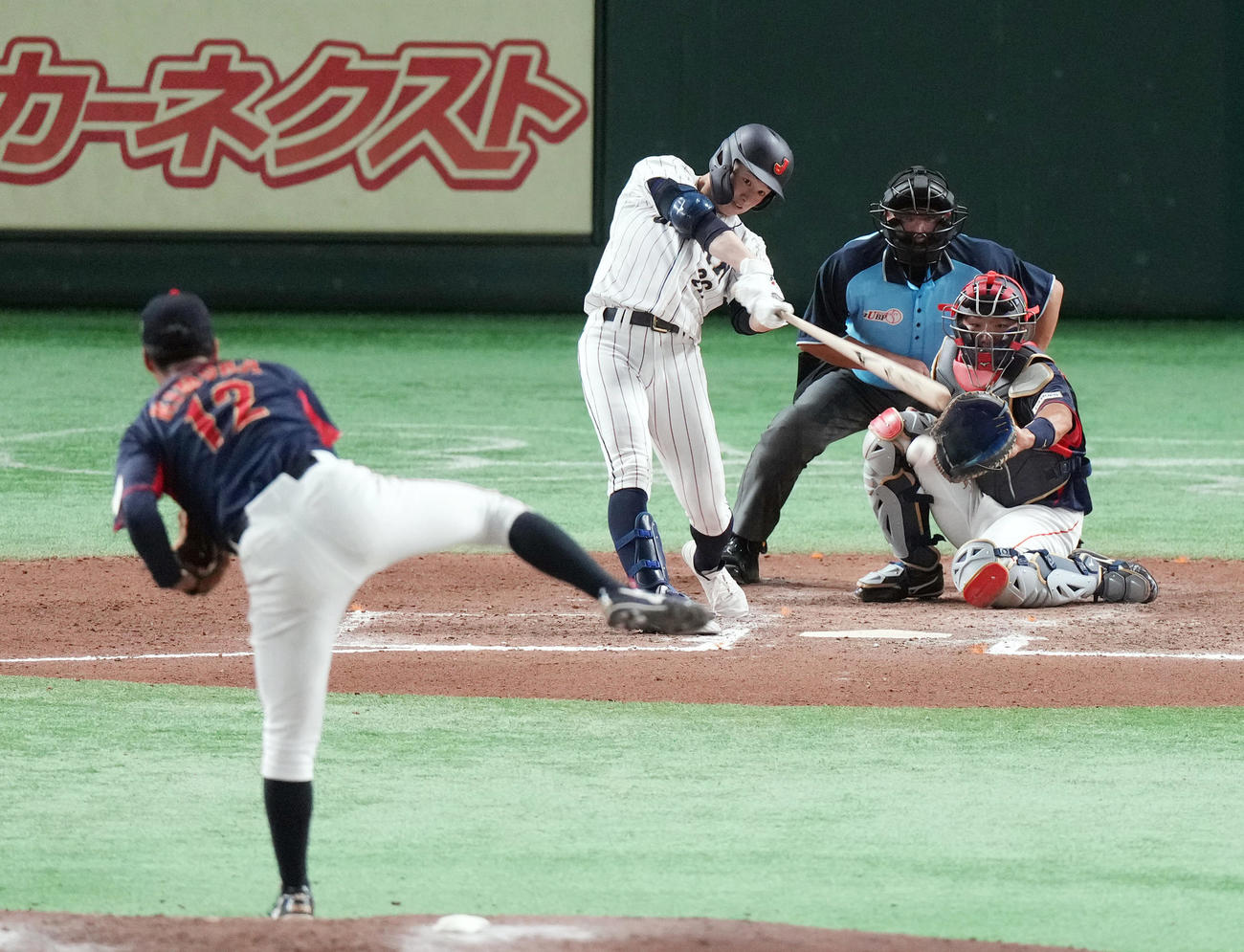 高校日本代表対大学日本代表　6回表高校日本代表2死。一ゴロに打ち取られる丸田。投手木村（撮影・狩俣裕三）