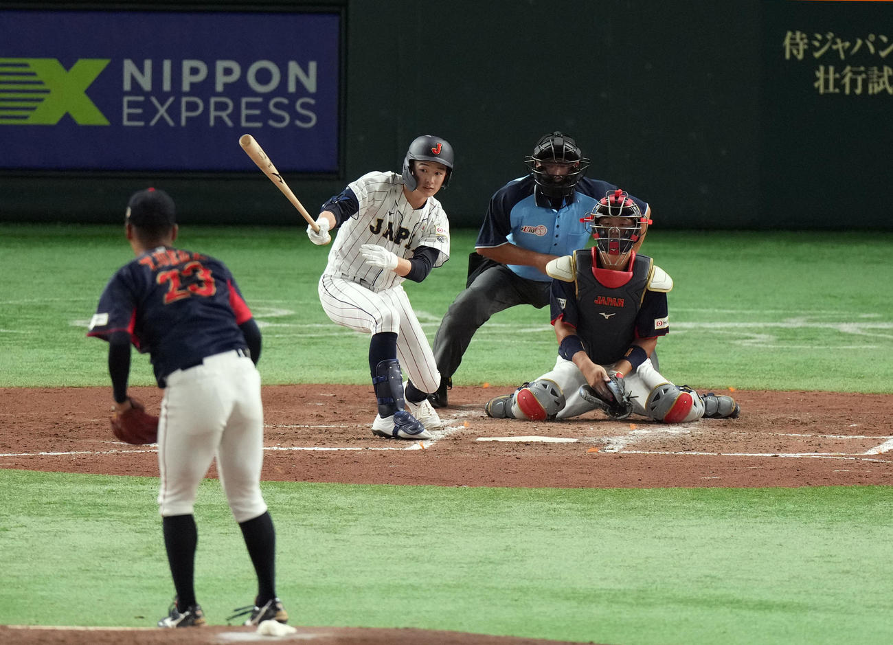 高校日本代表対大学日本代表　4回表高校日本代表無死、二ゴロに打ち取られる丸田。投手上田大（撮影・狩俣裕三）