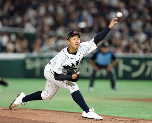 8月28日の高校日本代表対大学日本代表　力投する高校日本代表先発の前田（撮影・鈴木正人）