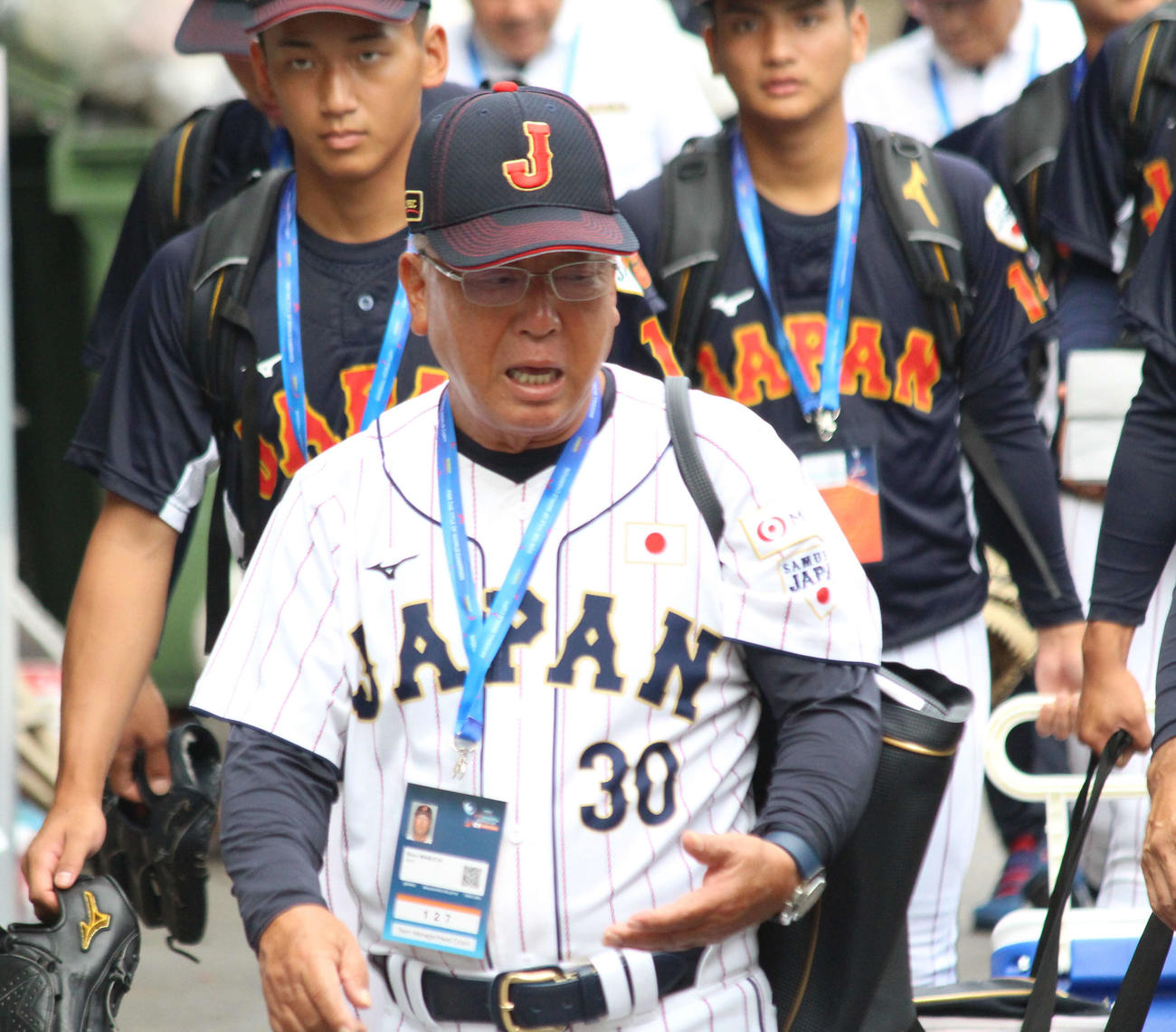 スペイン対日本　会場入りする日本の馬淵監督（撮影・保坂恭子）