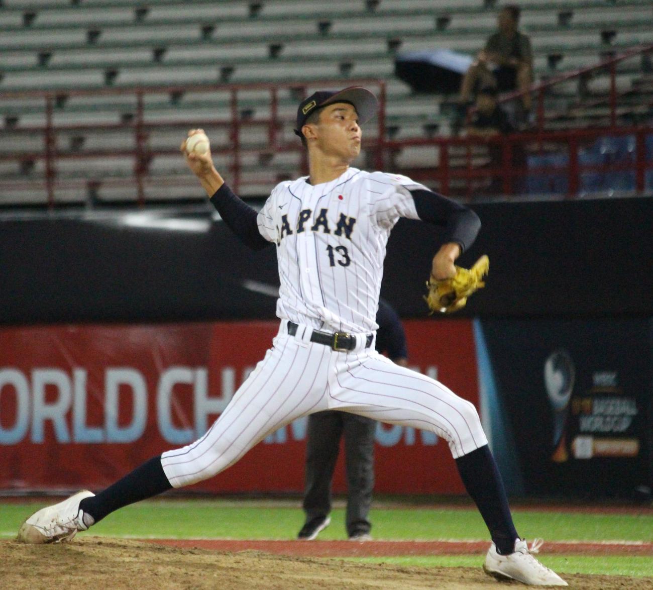 パナマ対日本　2番手で登板し力投する日本・木村（撮影・保坂恭子）