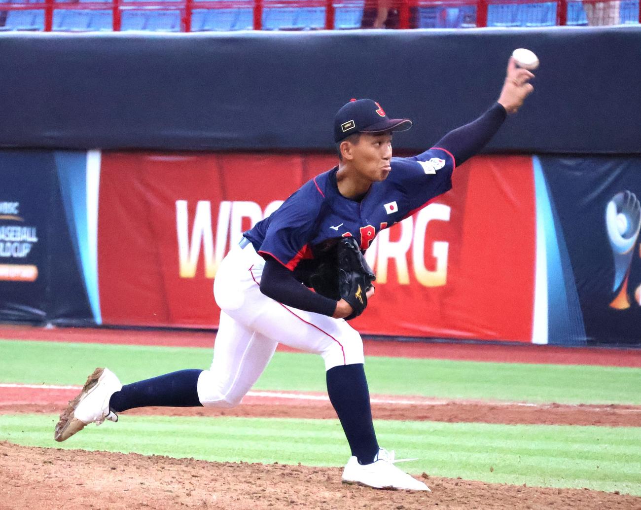 日本対米国　力投する日本先発の前田（撮影・柏原誠）