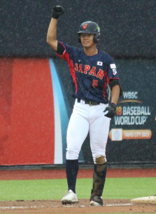 日本対米国　1回表日本2死一、二塁、左中間へ適時三塁打を放ちガッツポーズの森田（撮影・保坂恭子）