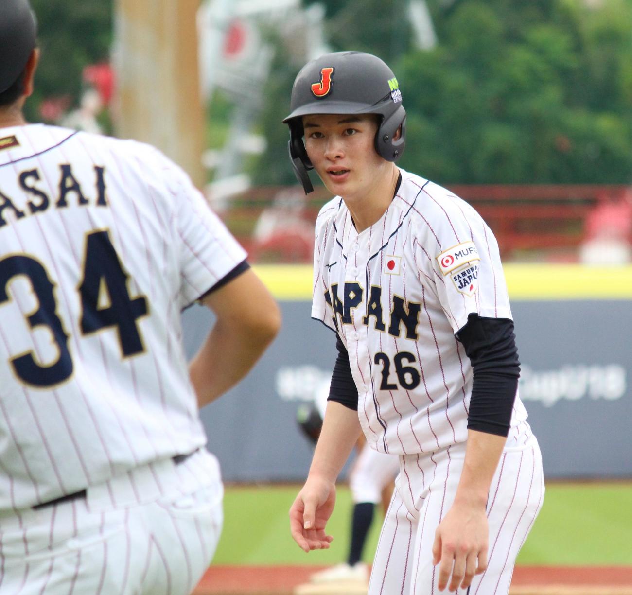韓国対日本　2回裏日本1死一塁、内野安打を放った丸田（撮影・保坂恭子）