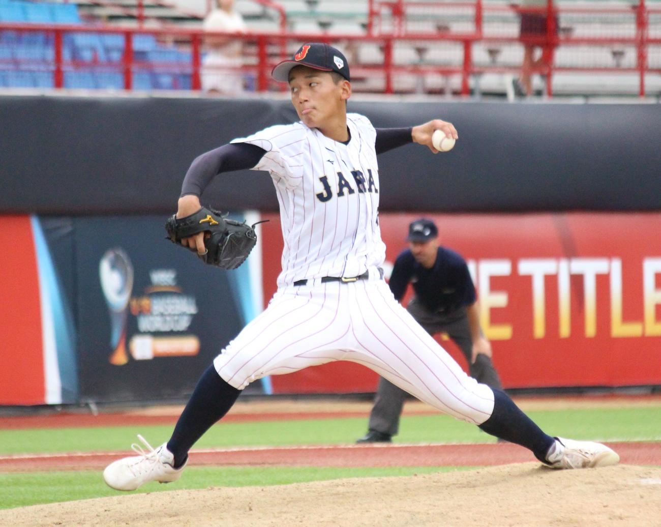 韓国対日本　先発し力投する日本・前田（撮影・保坂恭子）