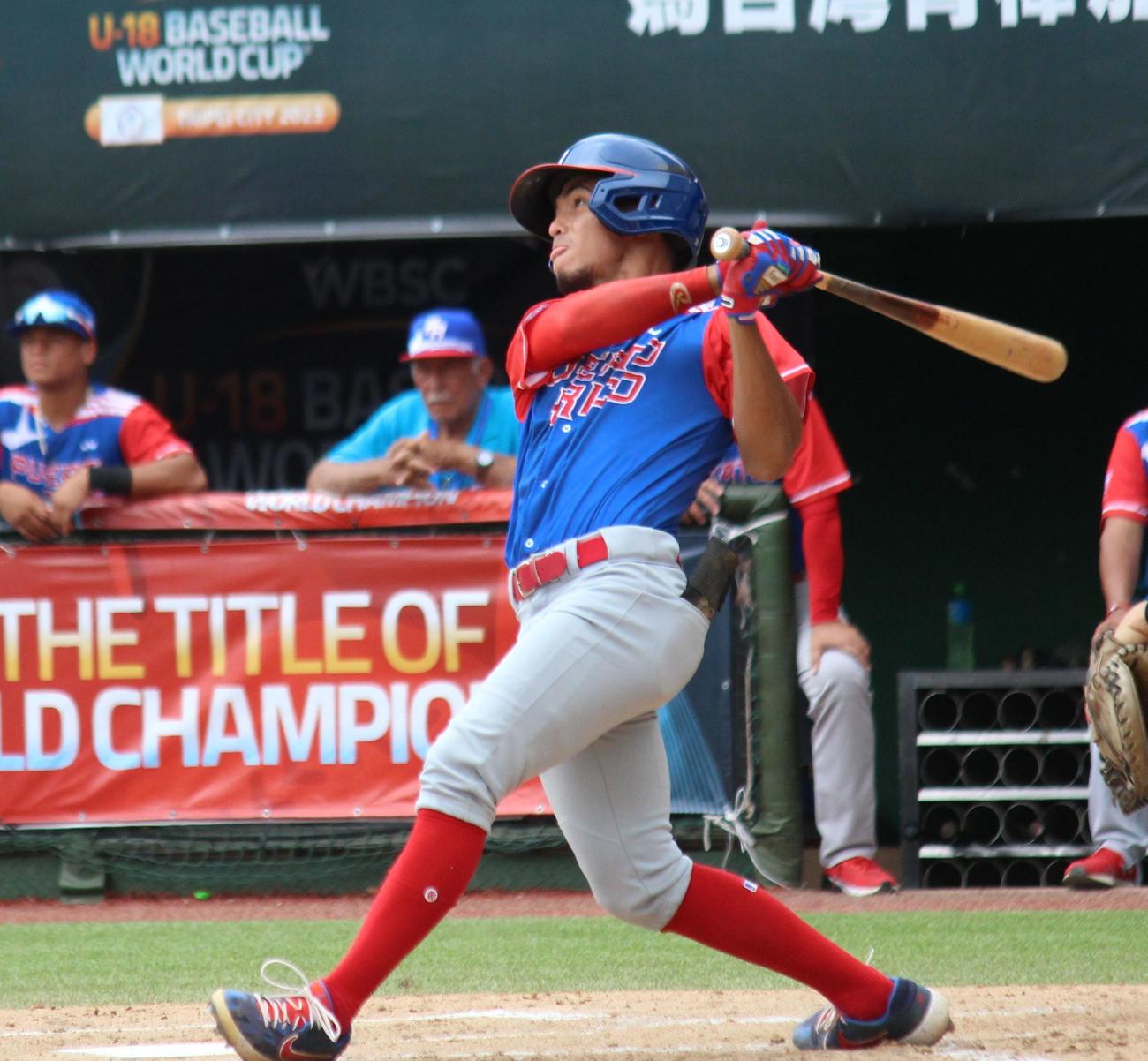 プエルトリコ対日本　2回表プエルトリコ2死、中飛に倒れたボカチカ（撮影・保坂恭子）