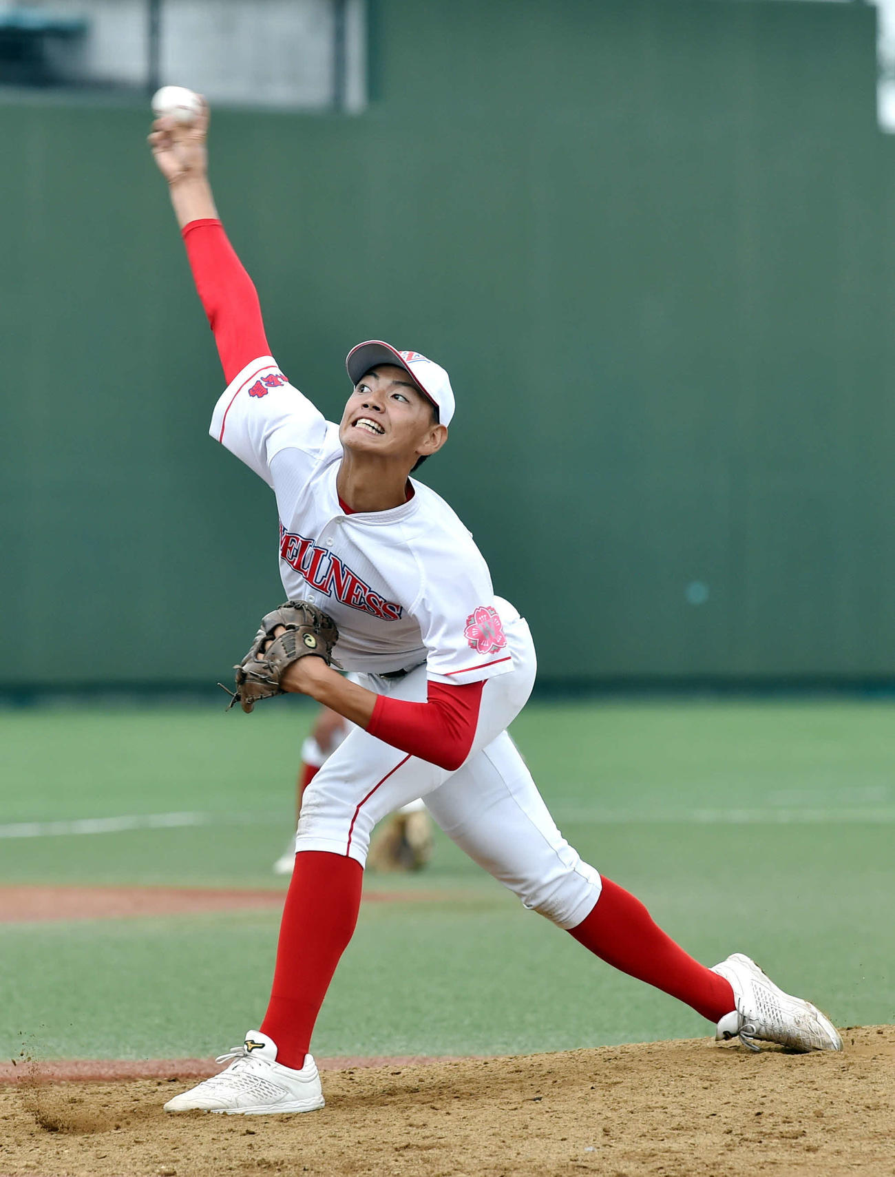 7月9日、石巻戦で高いリリースポイントから投じる日本ウェルネス宮城・大内