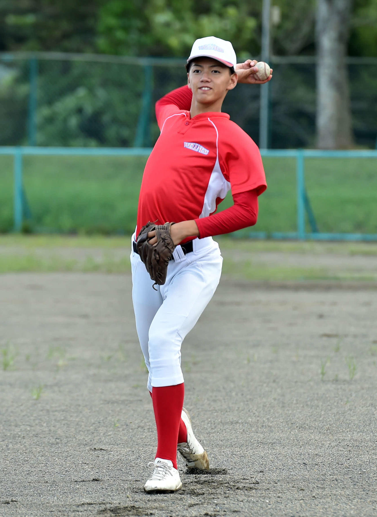 キャッチボールで調整する日本ウェルネス宮城・大内