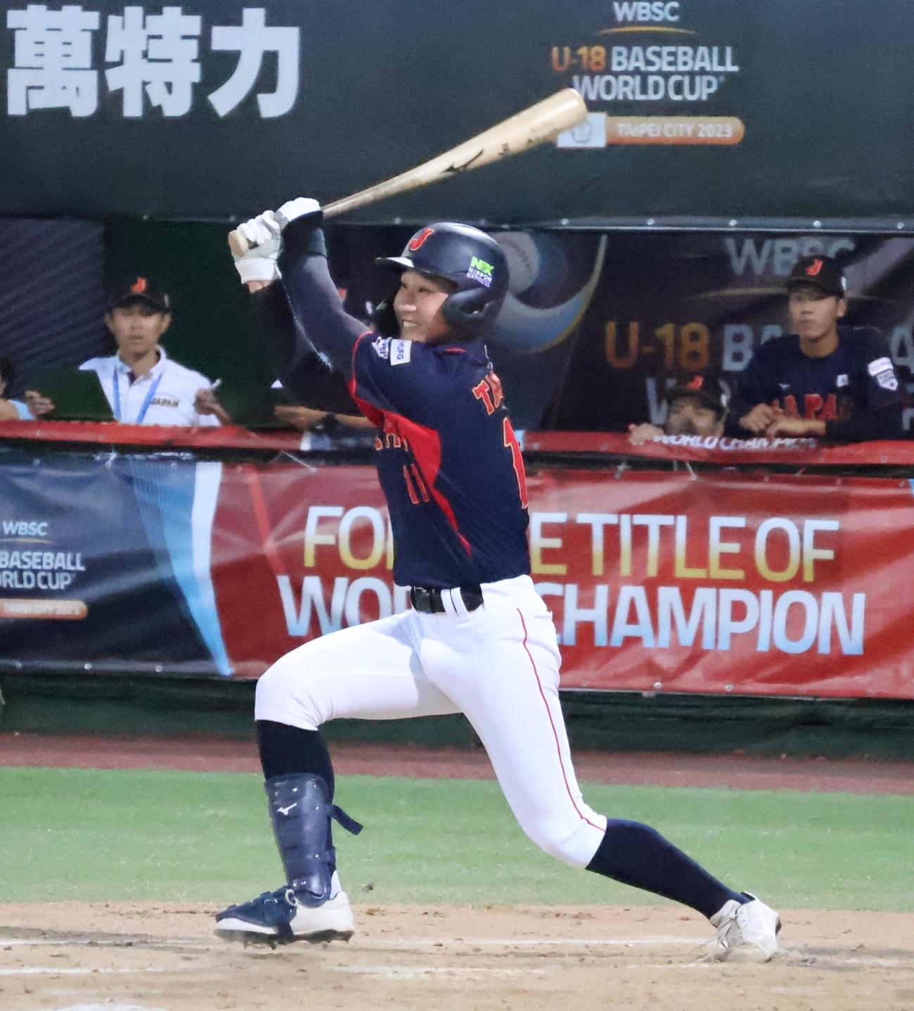 1回、左越えに先制二塁打を放つ武田（撮影・柏原誠）